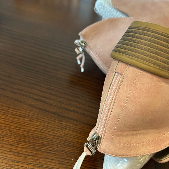 Ladies Pink booties - Picture 4 of 4